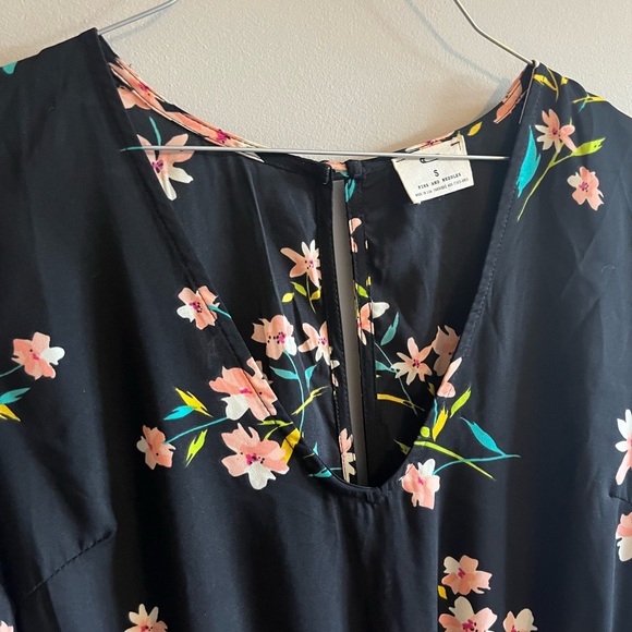 Pins & Needles Anthropologie Black floral open back romper size small - Picture 9 of 10